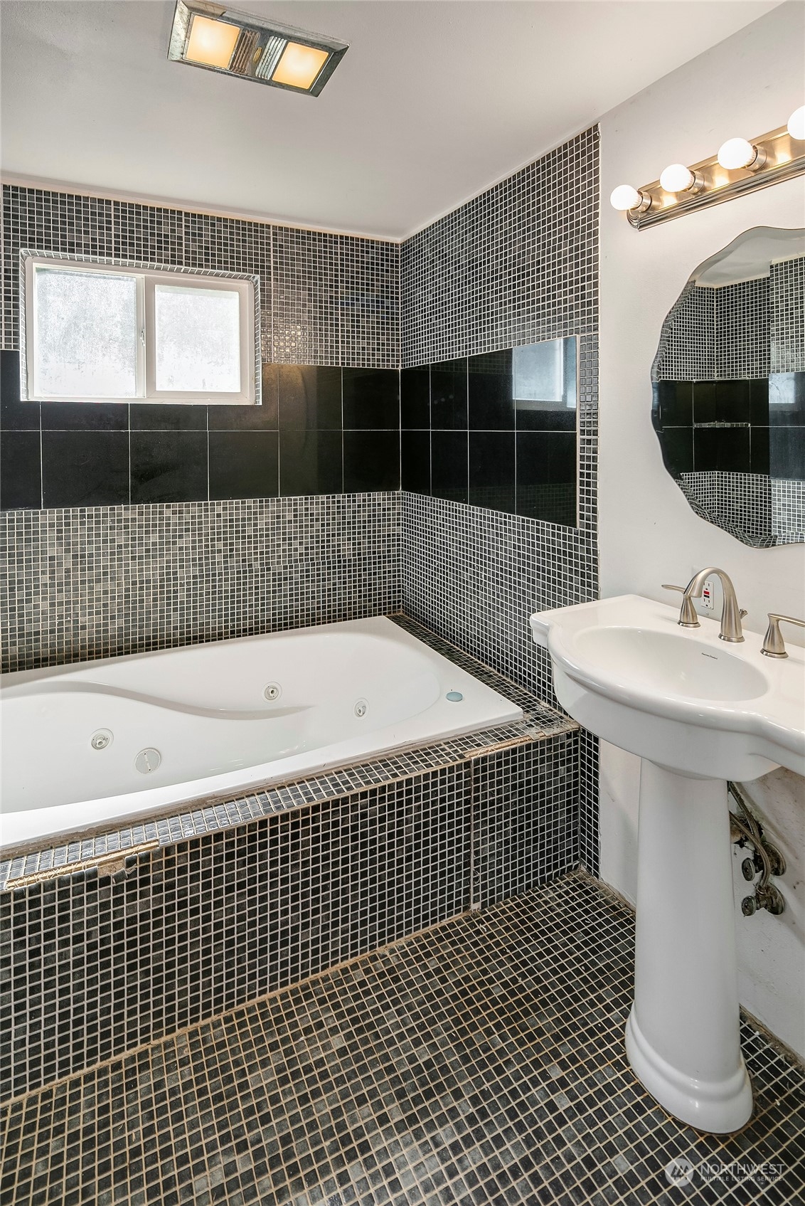 10730 Southwest Cowan Road Vashon, WA 98070 - Photo 15 of 32 Gallery Image 15