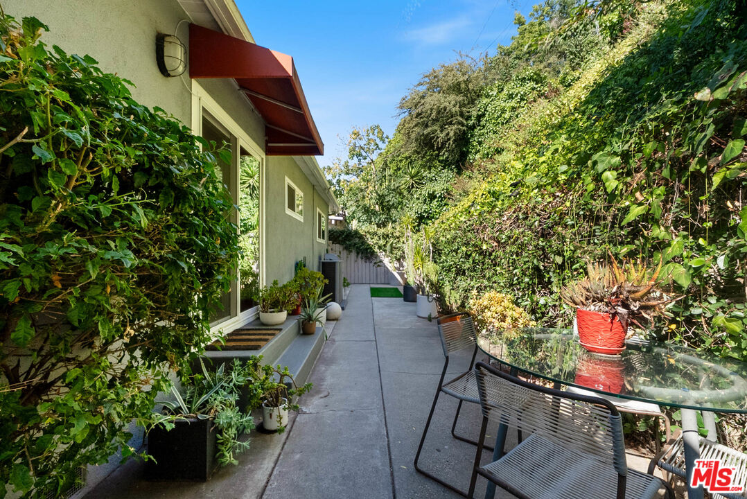 3828 Toland Way Los Angeles, CA 90065 - Photo 19 of 29