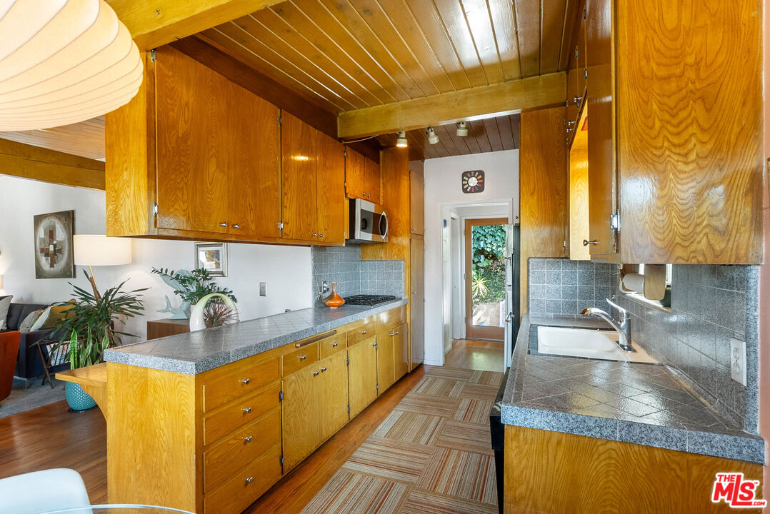 3828 Toland Way Los Angeles, CA 90065 - Photo 10 of 29