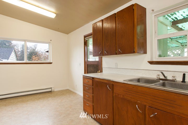 19219 Southeast 161st Street Renton, WA 98058 - Photo 5 of 21 Gallery Image 5