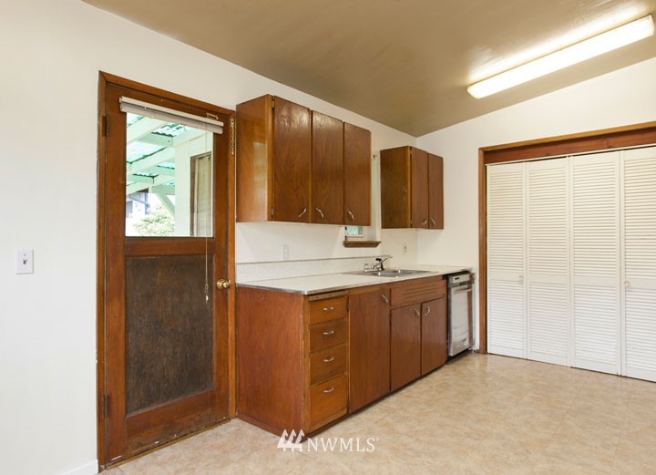19219 Southeast 161st Street Renton, WA 98058 - Photo 6 of 21 Gallery Image 6