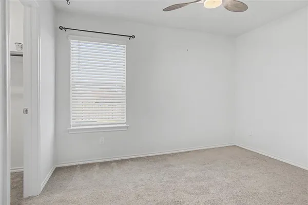 $2,300 | 724 Basteen Lane, Justin, TX 76247