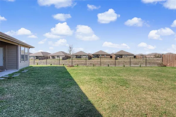 $2,300 | 724 Basteen Lane, Justin, TX 76247