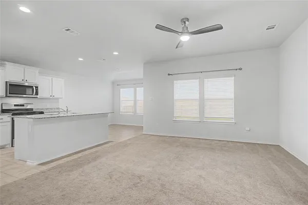 $2,300 | 724 Basteen Lane, Justin, TX 76247