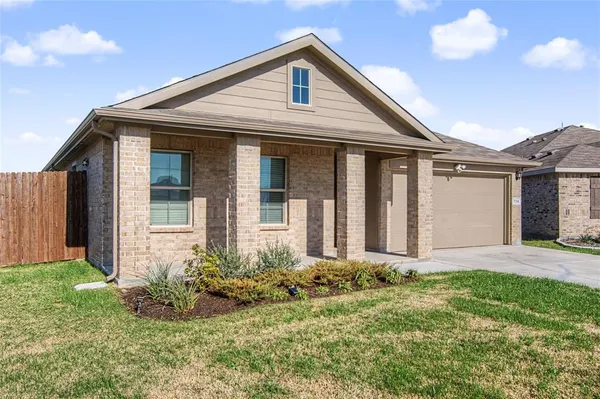 $2,300 | 724 Basteen Lane, Justin, TX 76247