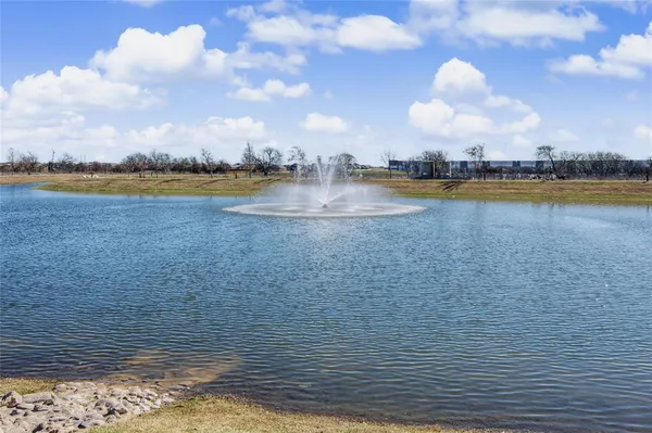 $2,300 | 724 Basteen Lane, Justin, TX 76247
