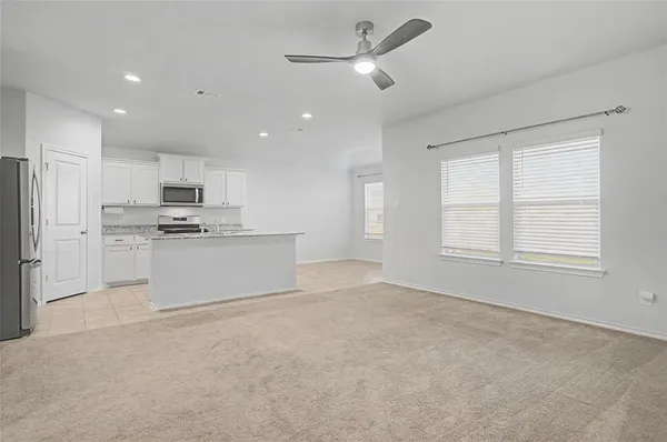 $2,300 | 724 Basteen Lane, Justin, TX 76247