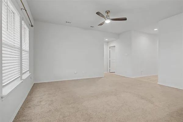 $2,300 | 724 Basteen Lane, Justin, TX 76247