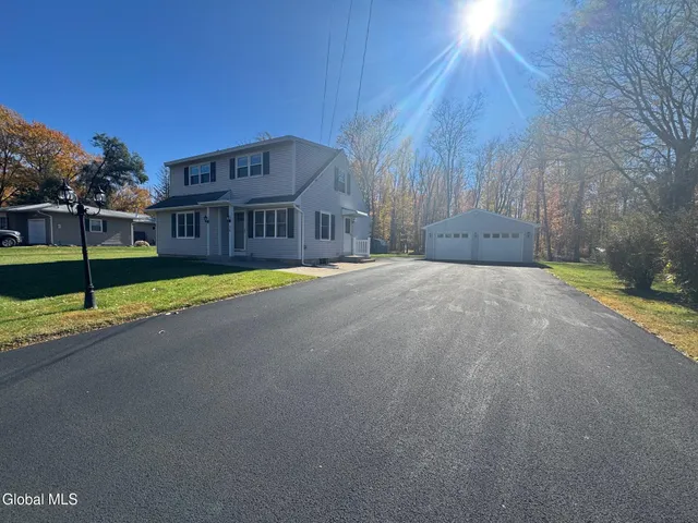 $2,800 | 26 East Wiggand Drive, Bethlehem, NY 12077