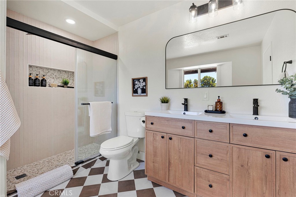 14204 Tehachapi Road Apple Valley, CA 92307 - Photo 33 of 72