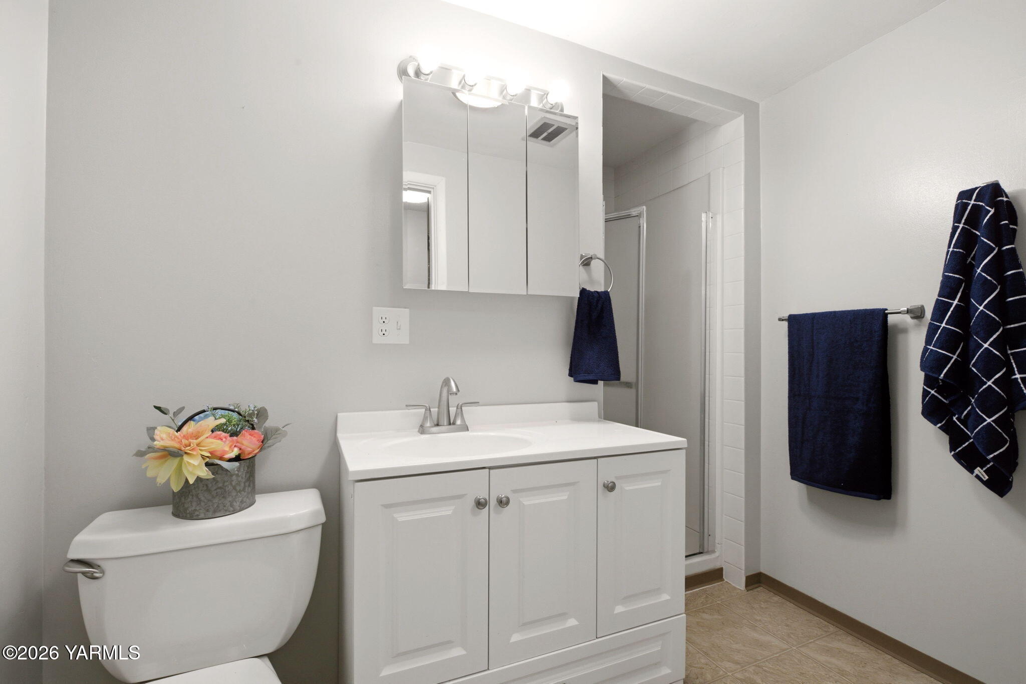 15791 Rutherford Road Yakima, WA 98903 - Photo 26 of 31 Bathroom 2