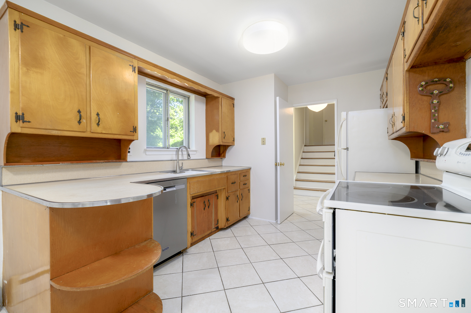 9 Pocono Road Norwalk, CT 06851 - Photo 17 of 40