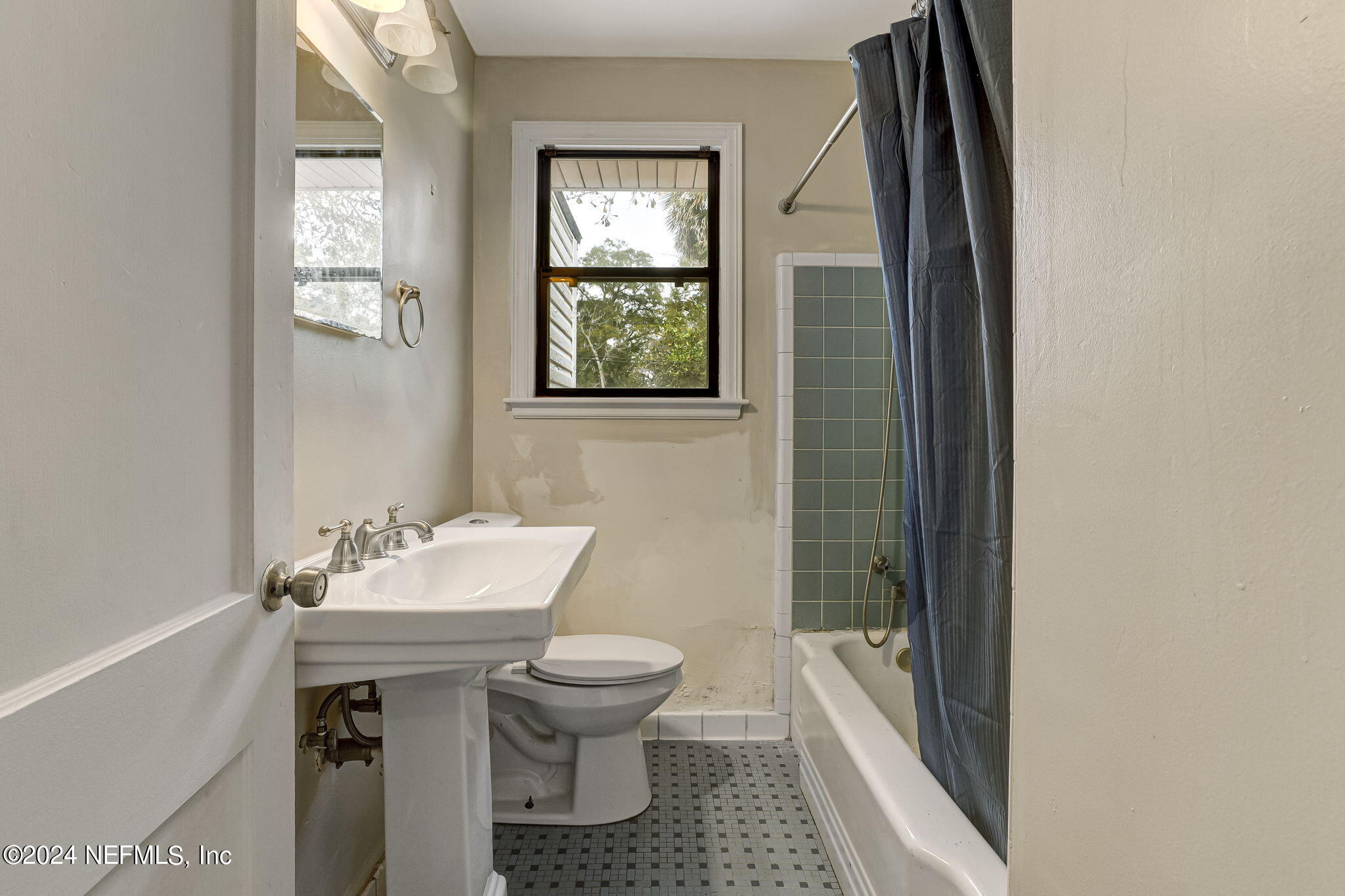 4825 Sefa Circle North Jacksonville, FL 32210 - Photo 23 of 28 Guest Bathroom