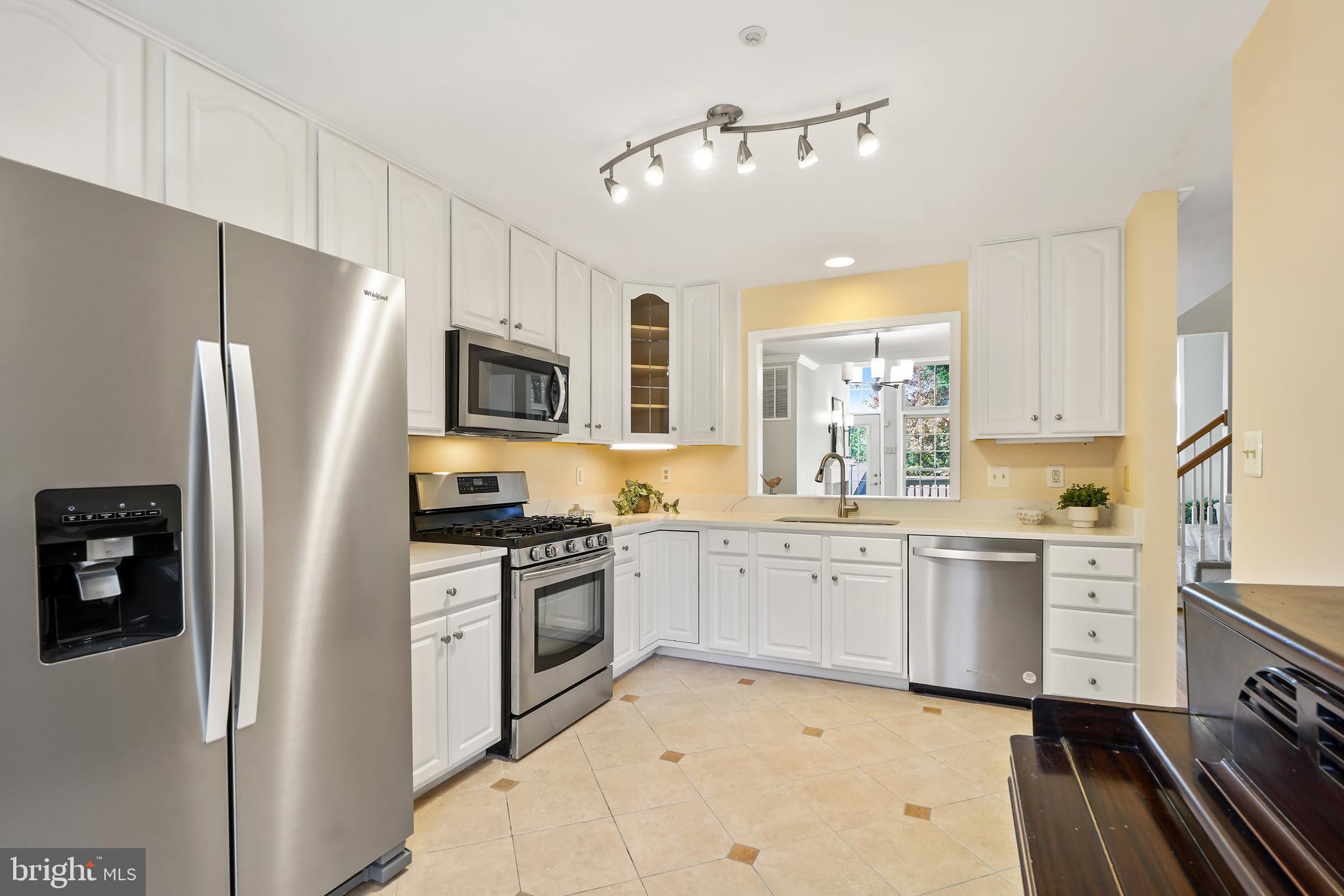 114 Hart Road Gaithersburg, MD 20878 - Photo 10 of 38