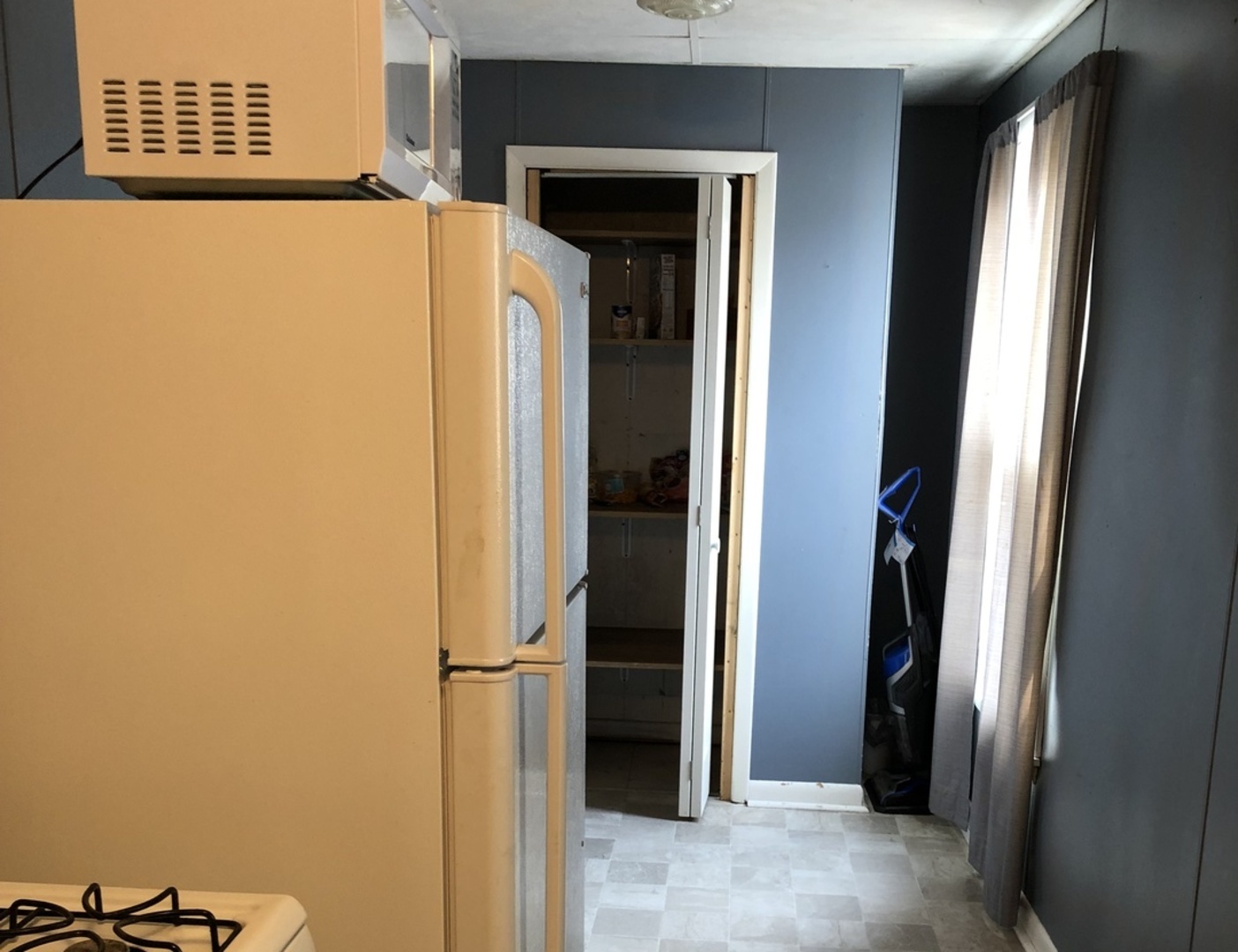 504 State Street Ottawa, IL 61350 - Photo 12 of 19 a view of walk in closet