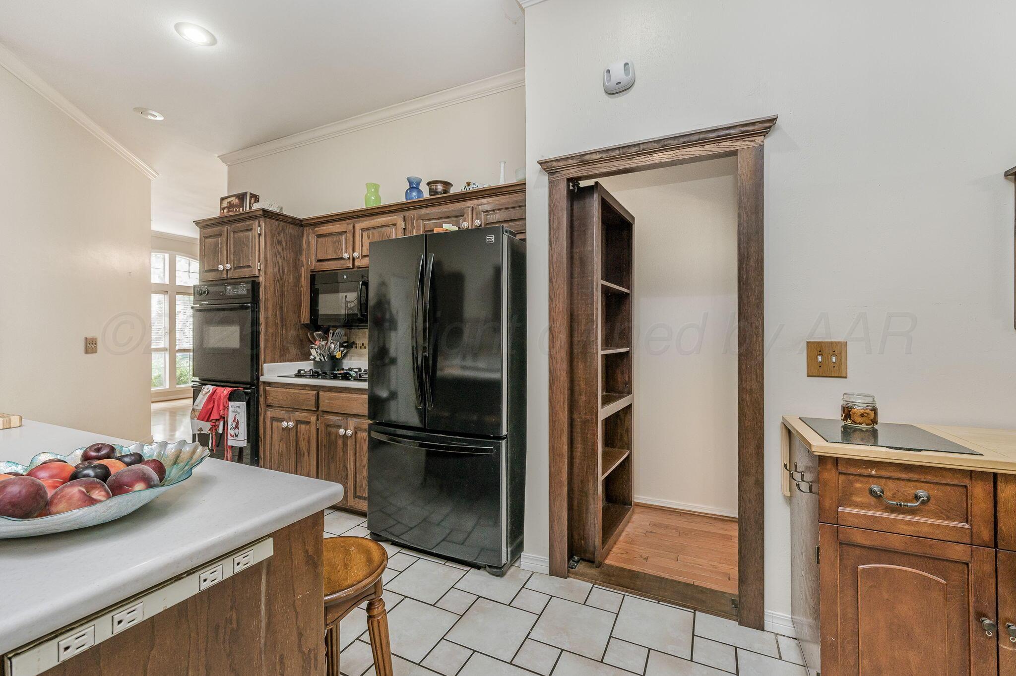 7809 Bent Tree Drive Amarillo, TX 79121 - Photo 11 of 32 a kitchen that has a refrigerator and a stove in it
