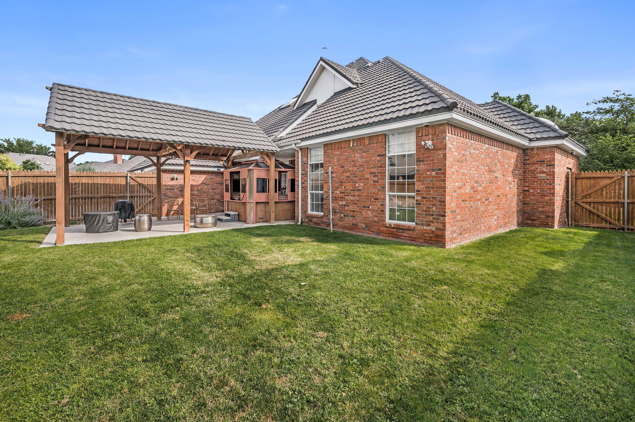 7809 Bent Tree Drive Amarillo, TX 79121 - Photo 30 of 32 front view of a house with a yard
