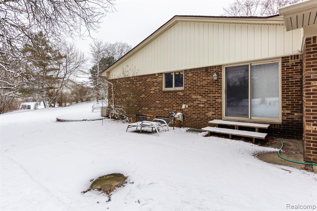 573 Lockmoore Court Rochester Hills, MI 48307 - Photo 48 of 59