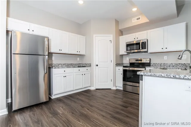 $1,885 | 2059 North Sarah Drive, Jeffersonville, IN 47130