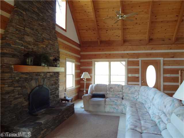 1271 Carson Watts Road King, NC 27021 - Photo 4 of 16 Living Room.