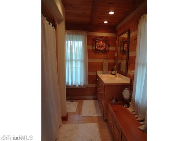 1271 Carson Watts Road King, NC 27021 - Photo 7 of 16 Master Bath/Spa.