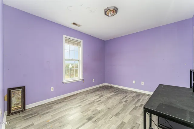 a view of empty room with window