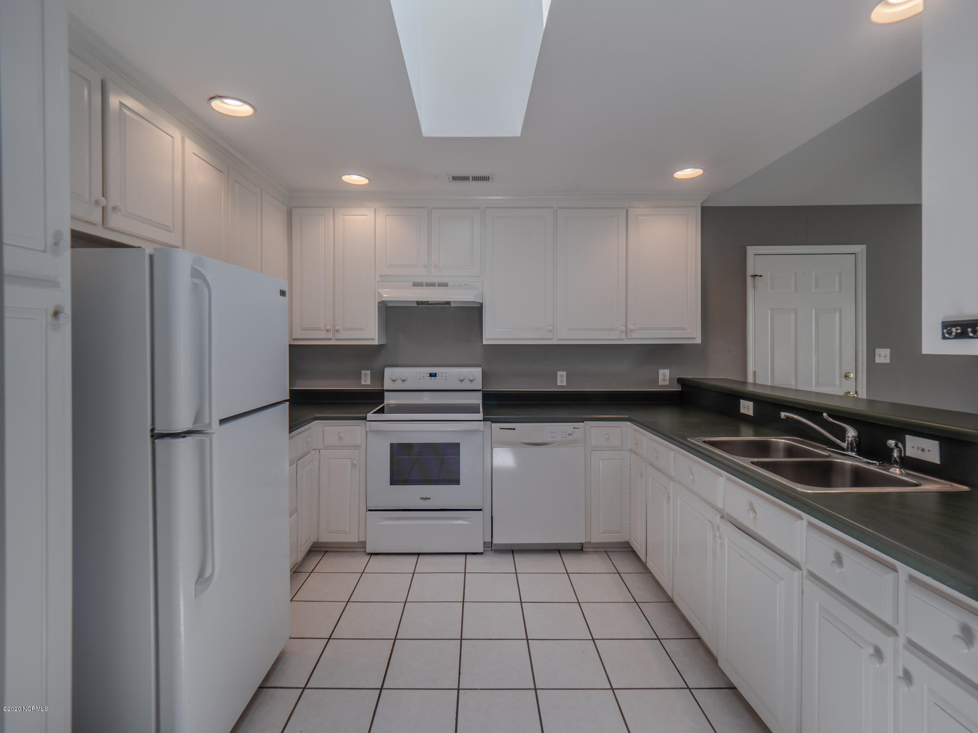 211 West Kilarny Road Wilmington, NC 28409 - Photo 5 of 17 large-2000px-8
