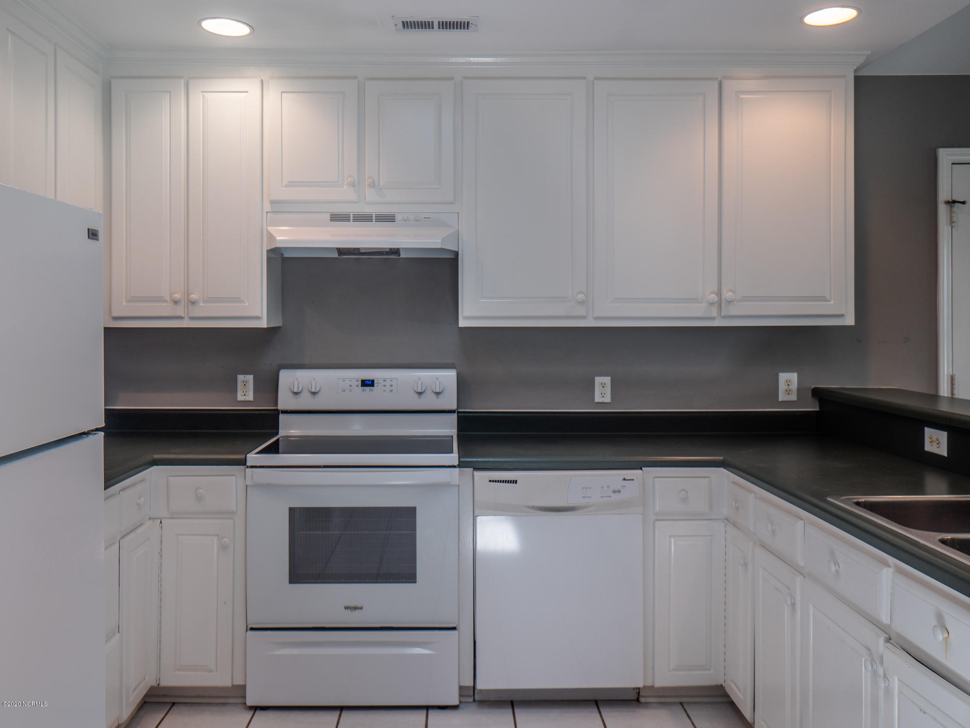 211 West Kilarny Road Wilmington, NC 28409 - Photo 6 of 17 large-2000px-9
