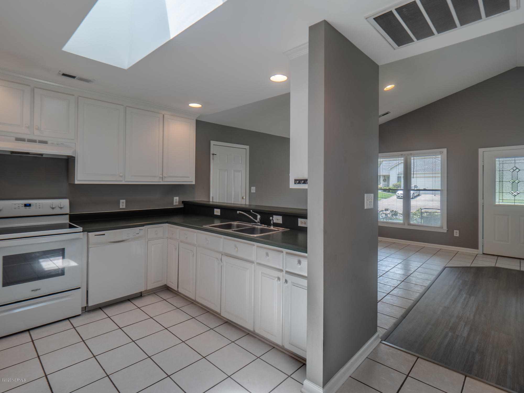 211 West Kilarny Road Wilmington, NC 28409 - Photo 8 of 17 large-2000px-12