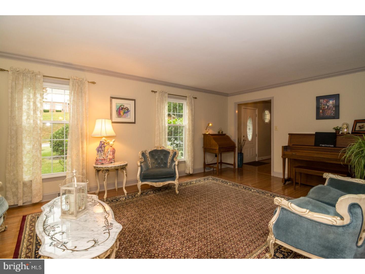 42 Rabbit Run Lane Glenmoore, PA 19343 - Photo 6 of 25 Living Room
