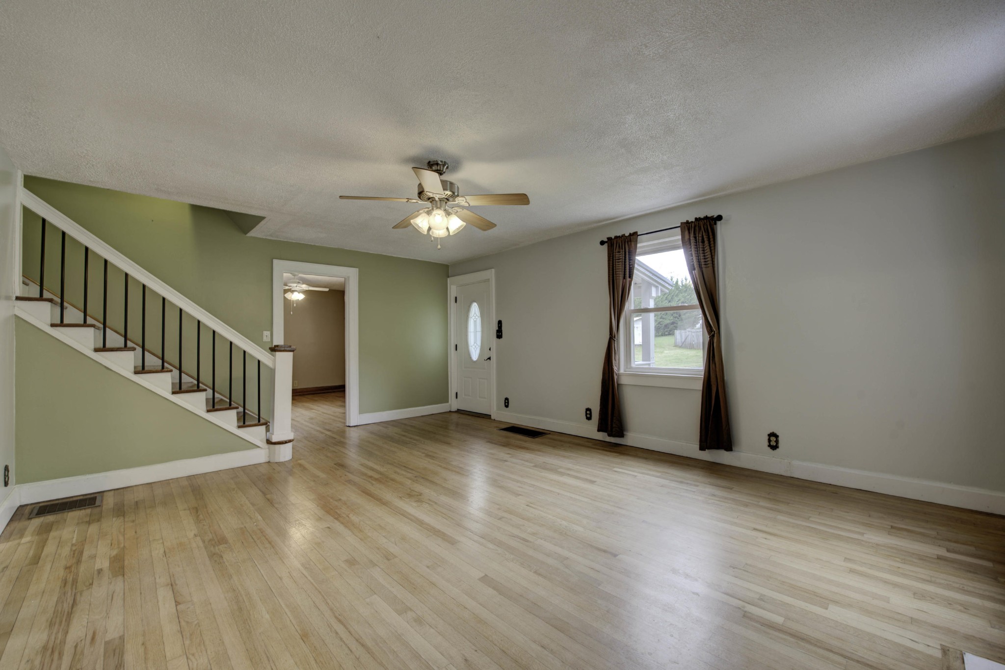 858 Maple Street Alcoa, TN 37701 - Photo 4 of 36 Gallery Image 4
