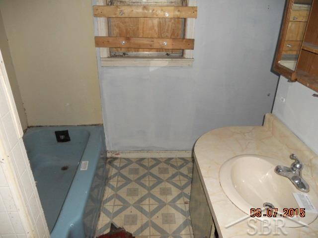 4194 South Washington Road Saginaw, MI 48601 - Photo 6 of 7 31258271-5.JPG