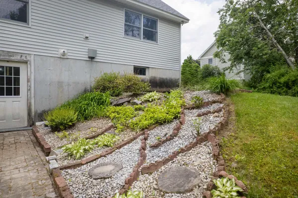 $469,000 | 6 Moonbrook Drive, Rutland, VT 05701