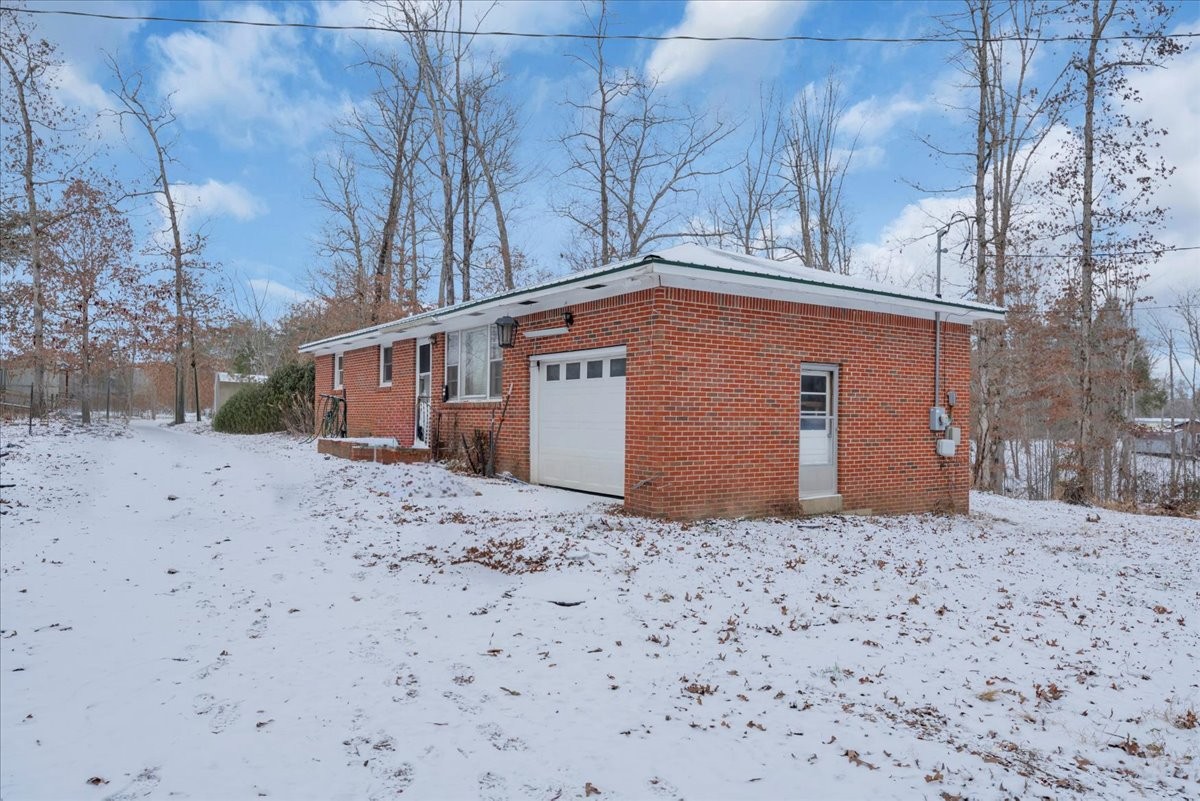 646 Main Street Altamont, TN 37301 - Photo 2 of 39 a front view of a house with a yard