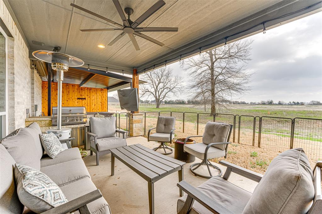 3167 County Road 1076 Celeste, TX 75423 - Photo 22 of 26 a living room with furniture and a large window