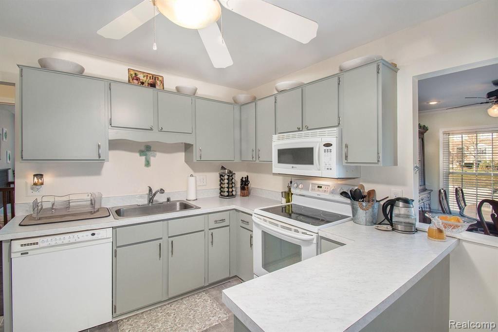 1366 Crescent Lane Rochester Hills, MI 48306 - Photo 12 of 30
