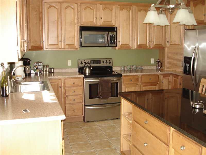 43 Emerald Drive Hampden, ME 04444 - Photo 6 of 32 Kitchen.