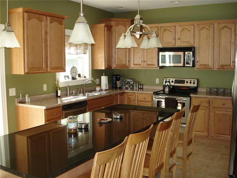 43 Emerald Drive Hampden, ME 04444 - Photo 7 of 32 Kitchen.