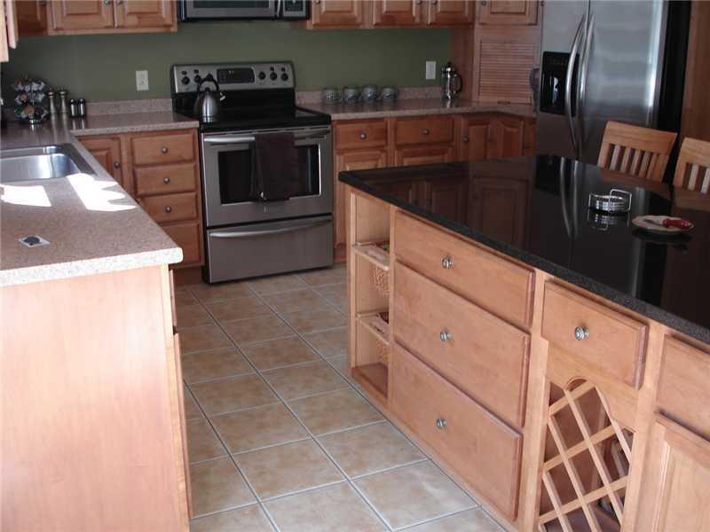 43 Emerald Drive Hampden, ME 04444 - Photo 10 of 32 Kitchen.
