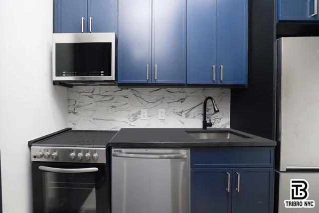 $3,850 | 141 Meserole Street, Unit 4B | Williamsburg