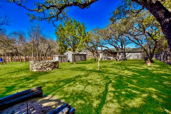 a view of yard with green space