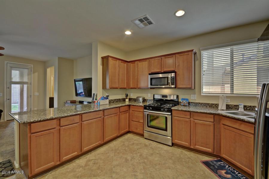2065 South Martingale Road Gilbert, AZ 85295 - Photo 5 of 28 20160812154818985130000000-o