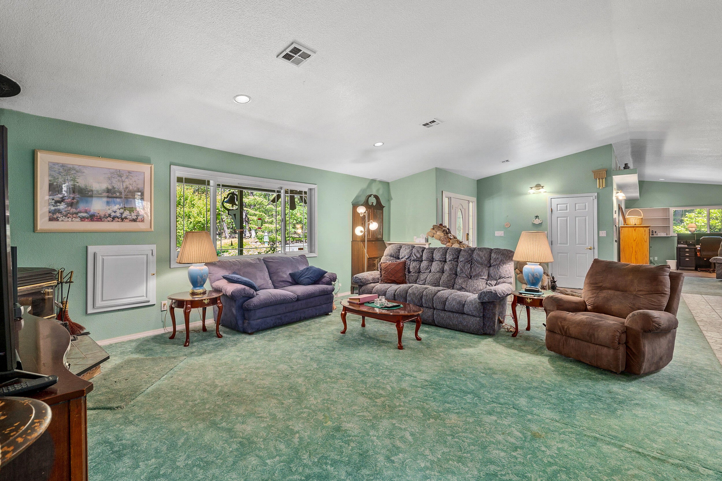 14845 Water Gap Road Williams, OR 97544 - Photo 6 of 44 Living Room
