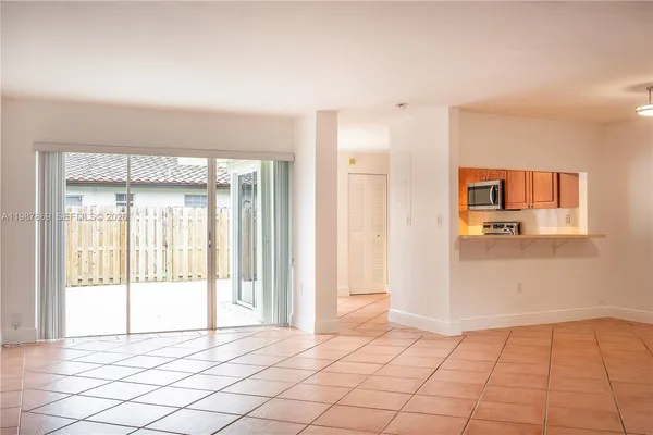 $2,500 | 7523 Southwest 109th Avenue, Miami, FL 33173