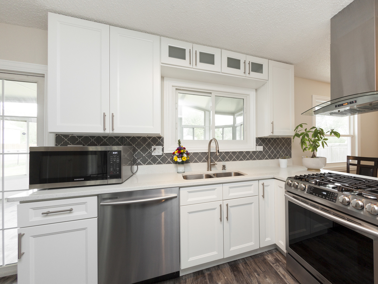 1870 Wright Lane Hanover Park, IL 60133 - Photo 8 of 38