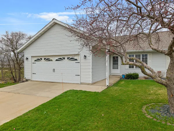 $255,000 | 160 Orchard Manor Drive Southeast, Plainview, MN 55964