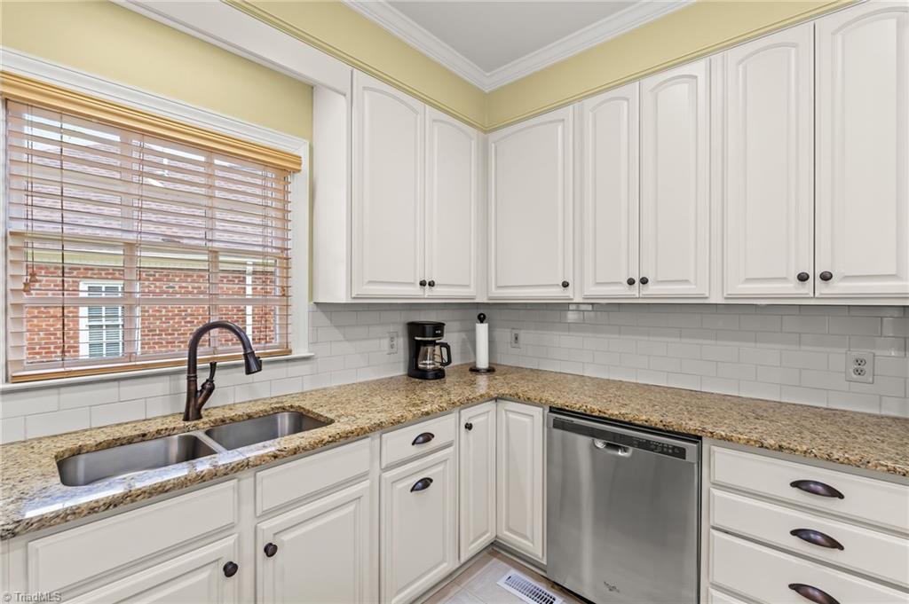 913 Flicker Lane High Point, NC 27262 - Photo 11 of 42