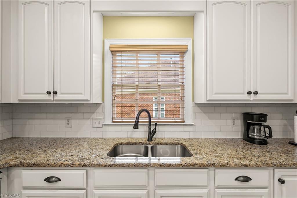 913 Flicker Lane High Point, NC 27262 - Photo 12 of 42