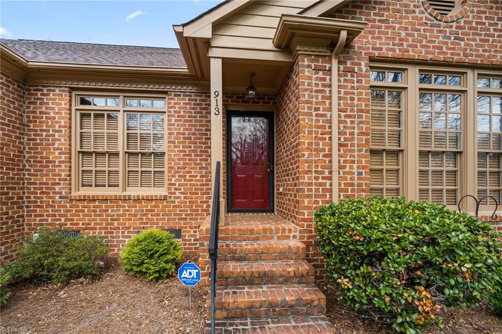 913 Flicker Lane High Point, NC 27262 - Photo 2 of 42