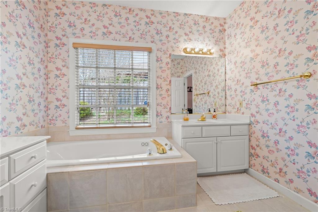 913 Flicker Lane High Point, NC 27262 - Photo 22 of 42